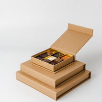 Coffret kraft élégant - disponible en format de 9, 20 ou 30 pralines.